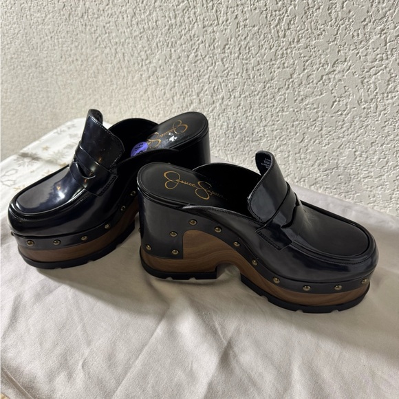 Jessica Simpson Hunyie Platform Loafer Clogs
Black Studded Block Heel 8 1/2 New - Picture 4 of 12